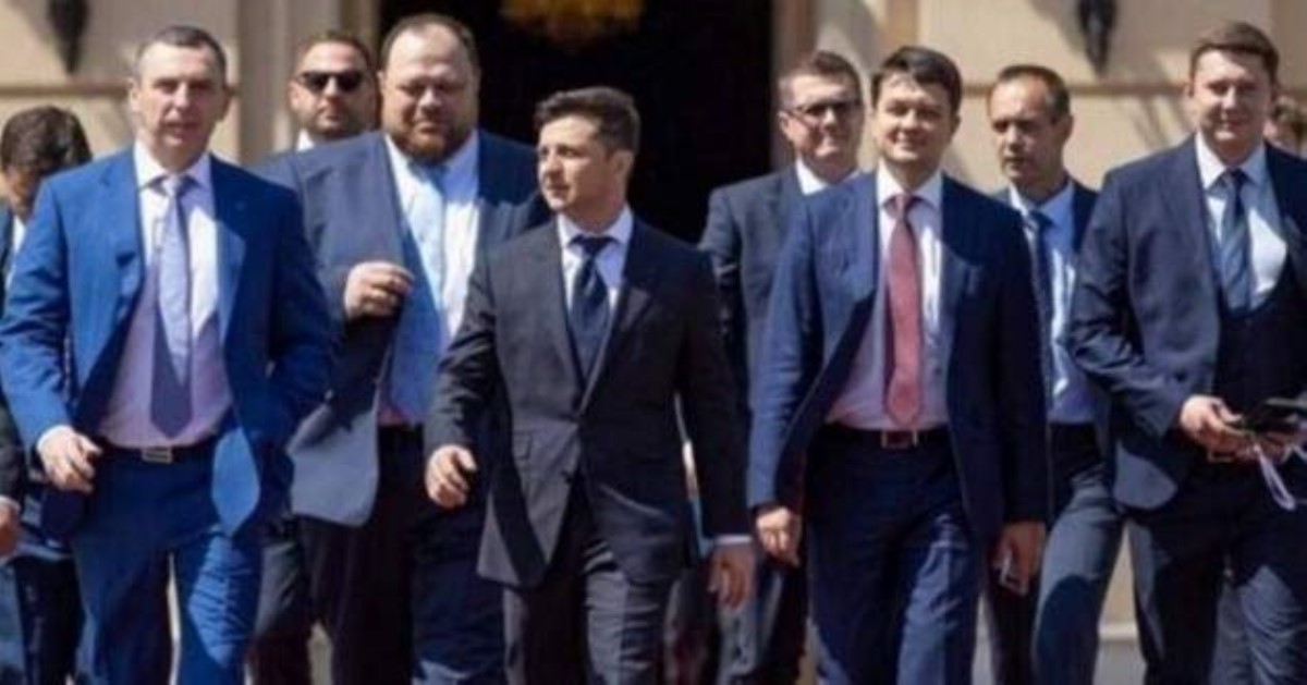 Соратники жестко подставили Зеленского, гремит скандал