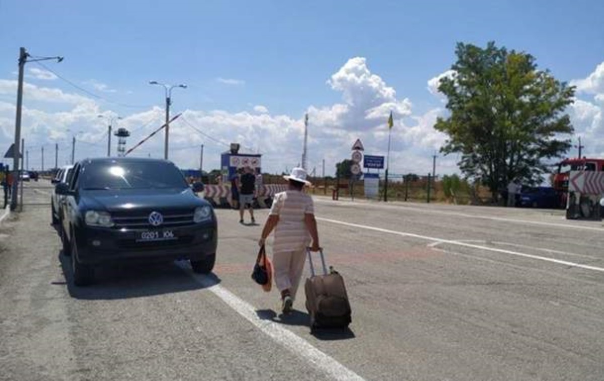 Поток людей на админгранице с Крымом резко вырос