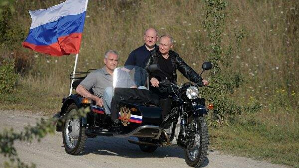 Путин нарывается: Киев опротестовал  вояж в Крым на мотоцикле
