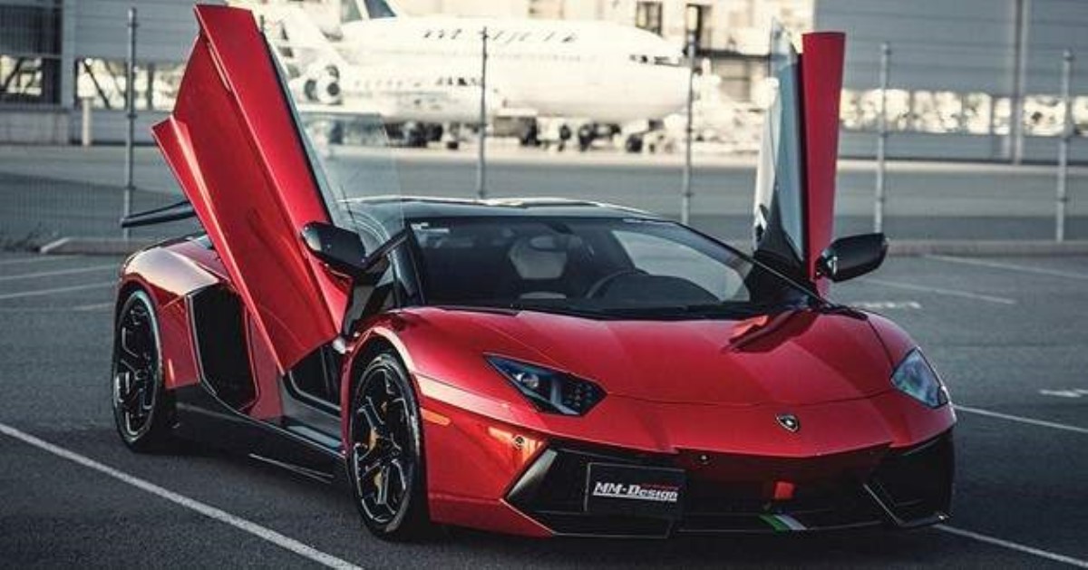 На дорогах засекли уникальный Lamborghini из бумаги: и это не макет, он ездит
