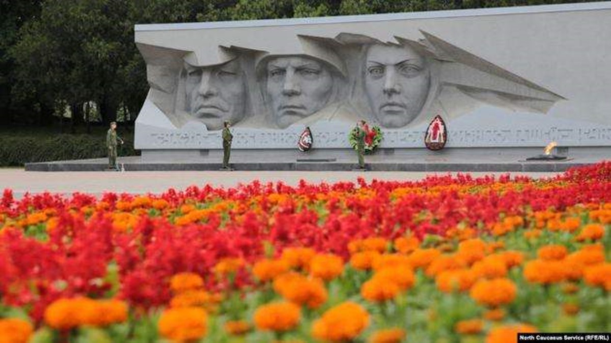 В Амурской области на памятнике солдатам ВОВ изобразили солдат НАТО