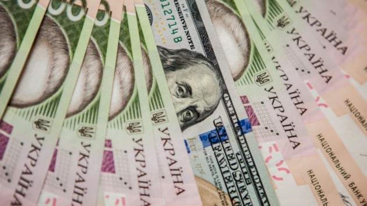 Гривна сдает позиции: в Украине подорожал доллар