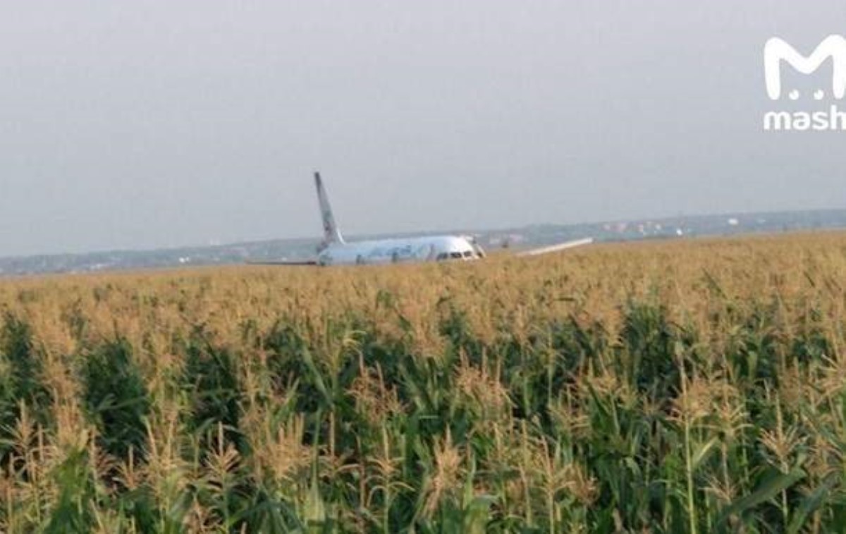 Жесткая посадка A321: половина пассажиров отказалась лететь в Крым