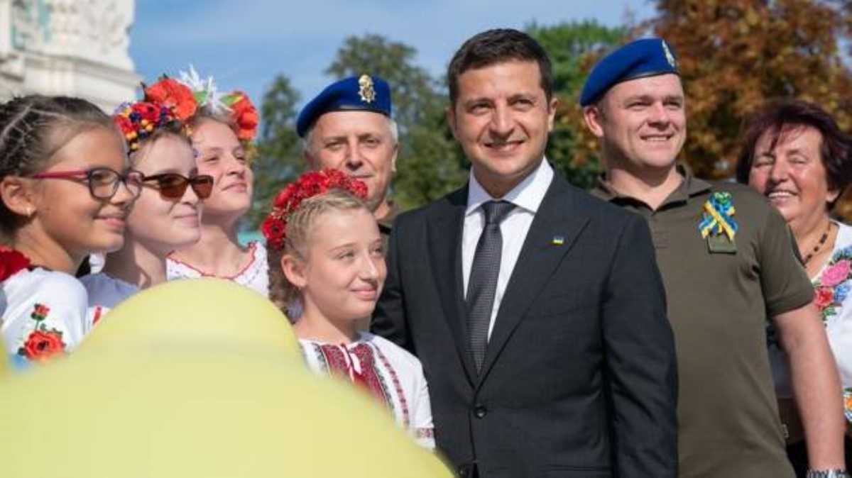 На парад к Зеленскому пришли не все президенты Украины