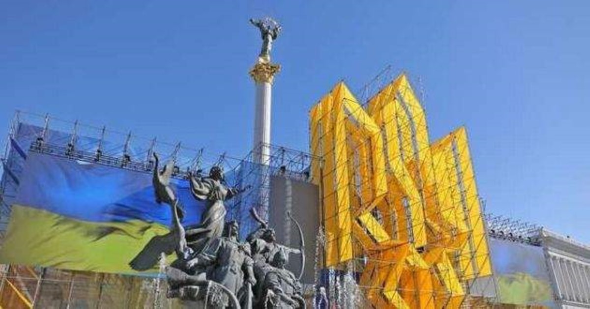 Битва праздничных нарядов: Украина обсуждает платья экс- и действующей первых леди на День независимости