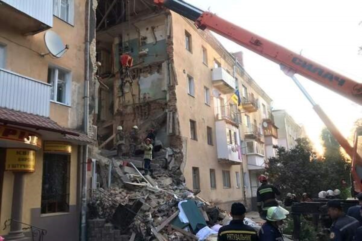 Обвал дома в Дрогобыче: спасатели не уверены, что был взрыв газа