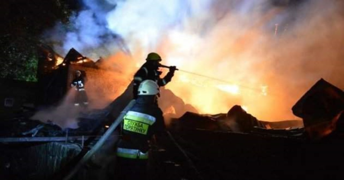 В Киеве горит новострой: все окутано густым черным дымом