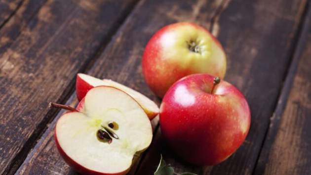 Эксперты объяснили, какая часть яблока самая полезная