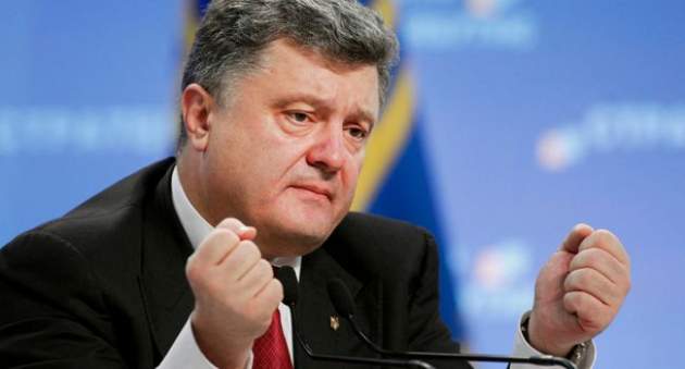 Оплыл и окосел: в сети показали свежее фото Порошенко после отдыха