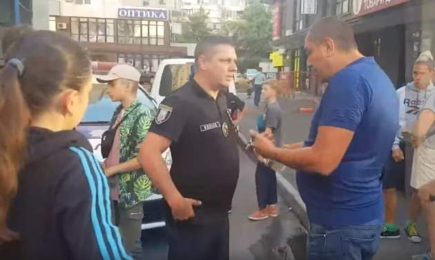 В Киеве помощник кандидата в нардепы угрожал детям и журналисту. Видео