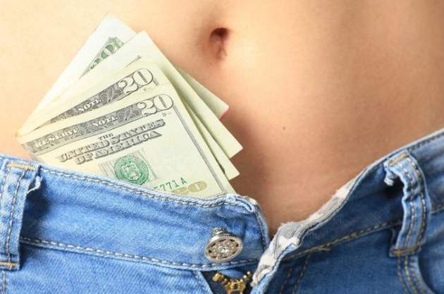 Интим или деньги: ученые сообщили, что важнее для женщин