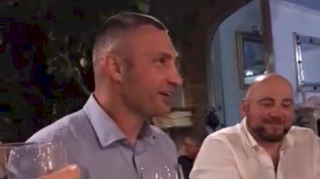 В Сеть попало видео с сомнительного застолья с участием Кличко