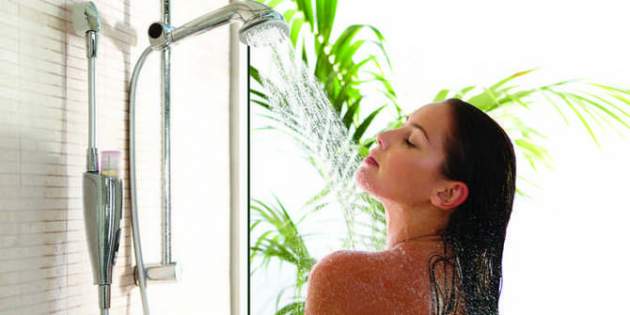 Горячий душ: эксперты назвали 5 причин понизить градус воды