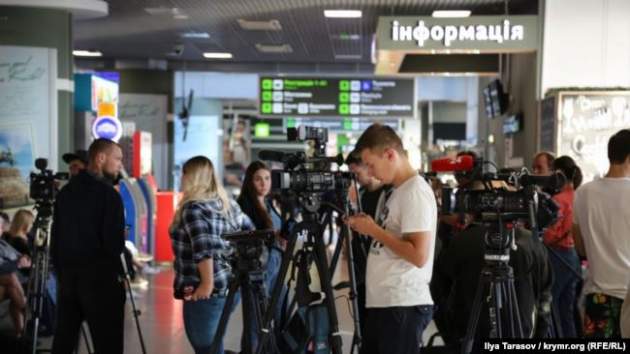 В аэропорту «Киев» ждут освобожденных Россией украинцев. Видео
