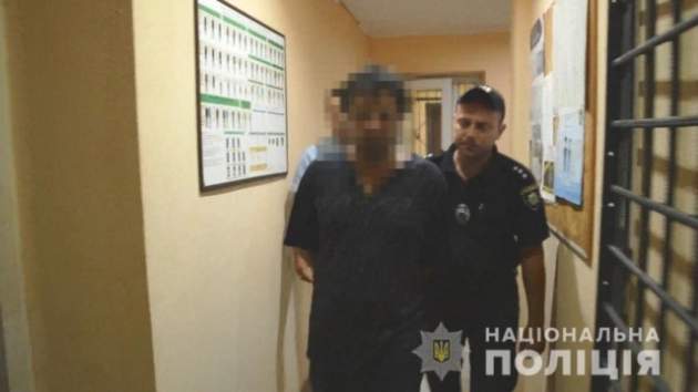 Метнул нож в спину: мужчина ранил 12-летнего племянника. Видео