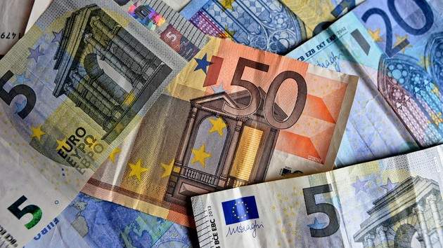 Евро вплотную подошел к психологической отметке