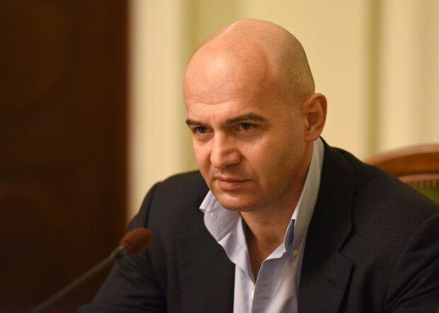 Дружок Порошенко Кононенко сбежал от правосудия в Африку