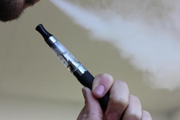 Названа новая опасность электронных сигарет