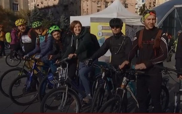 В Киеве прошла акция "Велосипедом на работу"