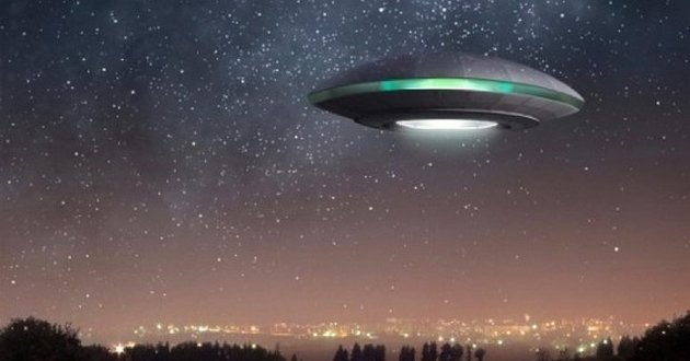 Вторжение НЛО: США пришлось признать подлинность видео с неопознанными объектами