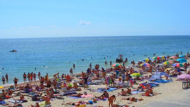 Пляжи в Кирилловке превратили в помойку: реальное состояние курорта