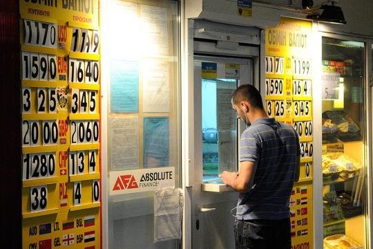 Украинцам пообещали доллар по 20: подробности