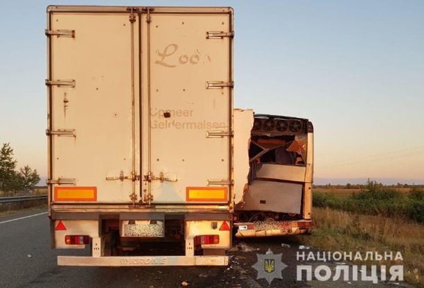 В Украине произошло еще одно ДТП с автобусом: трое погибших