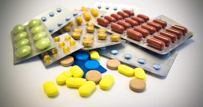 Медики запретили пить таблетки от давления по утрам
