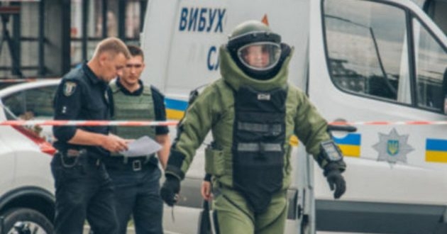 В Киеве стянули полицию и взрывотехников: что происходит