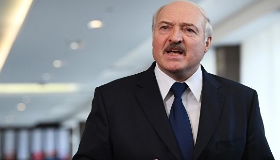 «Гарем собрал»: в Сети обсуждают сына Лукашенко в окружении красоток