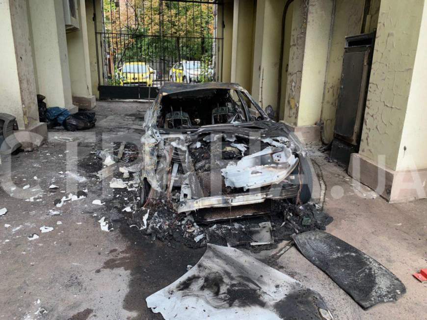 Очевидец рассказал о поджоге машины невестки Гонтаревой. Фото