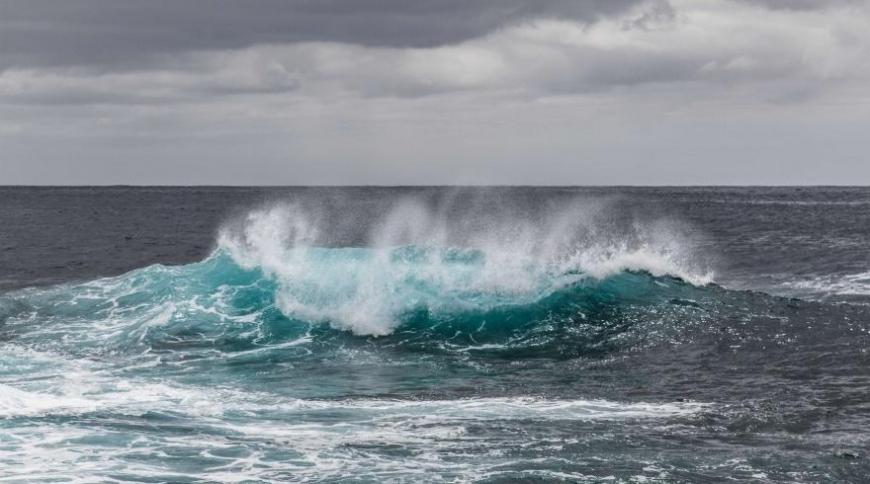 Громадная капля-убийца формируется в Тихом океане: почему это опасно