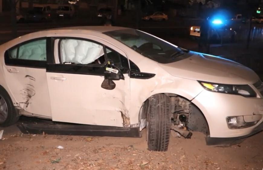 В Киеве сотрудник СТО угнал и разбил авто клиента. Видео