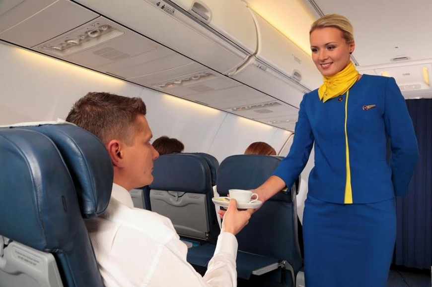 Кофе и чай в самолете: почему лучше их не пить