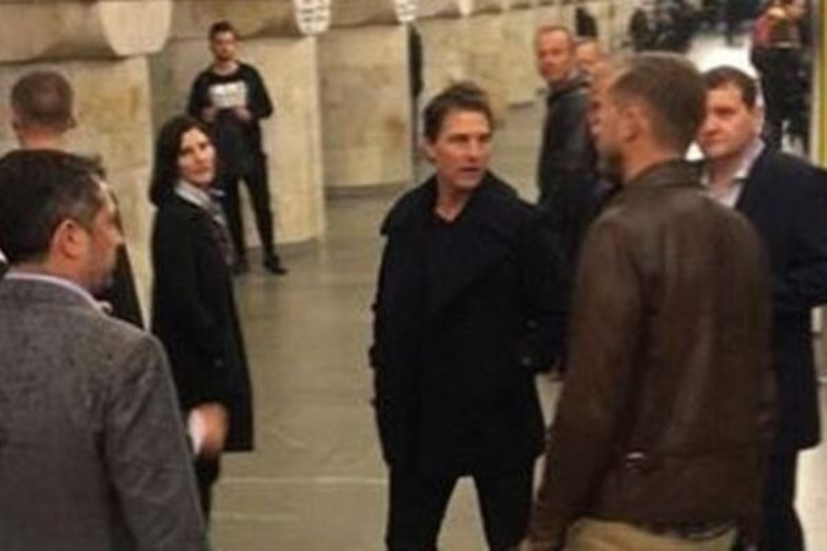 Том Круз приехал в Киев: голливудскую звезду видели в метро на "Золотых воротах"