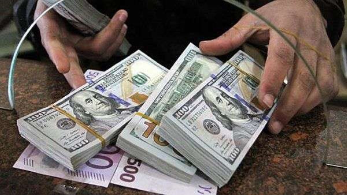 Курс валют на 4 октября: В банках Украины "рухнул" доллар