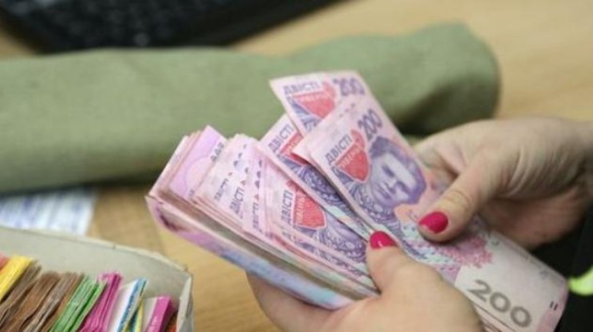 Пересчет зарплат в Украине: кто будет получать 100 тысяч