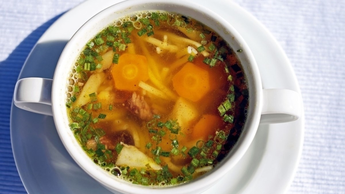 В Одессе школьников решили «побаловать» супом с червями