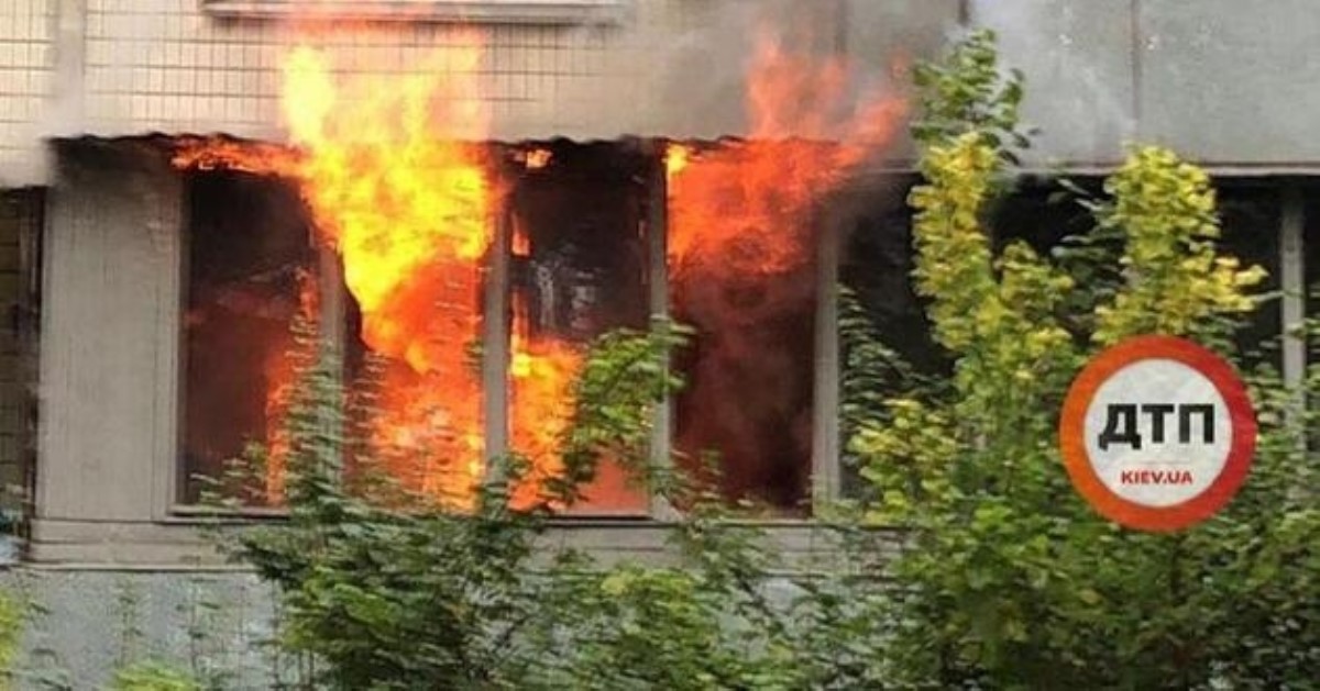 Дети выпрыгивали из окон: масштабный пожар в киевской многоэтажке