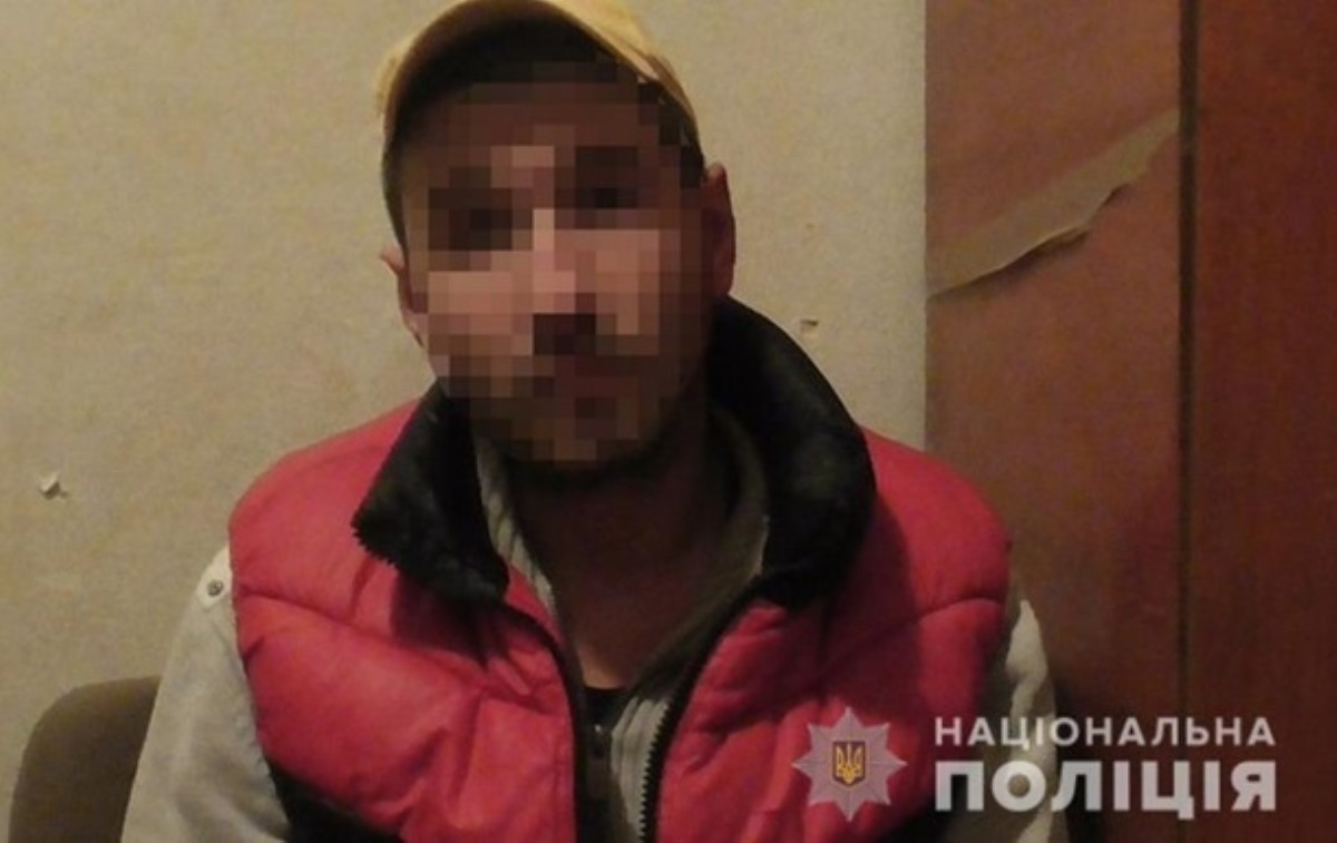 Приставал к девочке: в Киеве завелся пьяный эксгибиционист