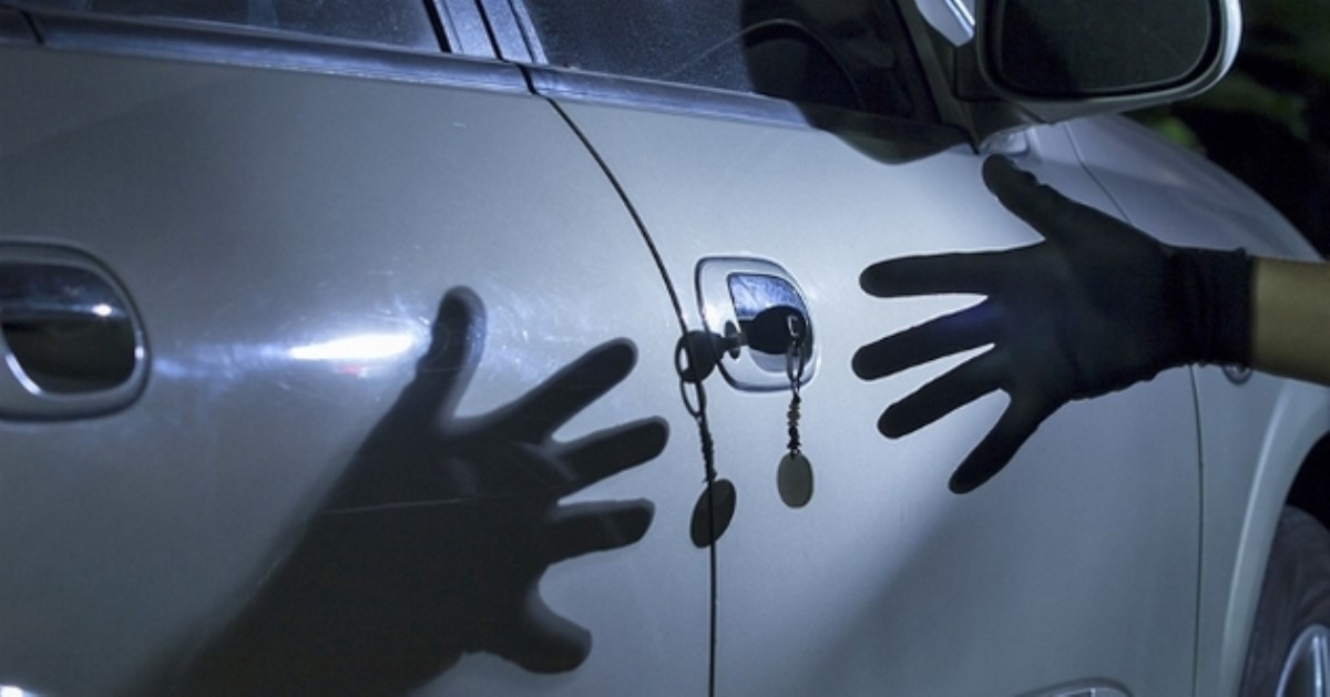 Украинским водителям показали, как воры грабят автомобили под домами
