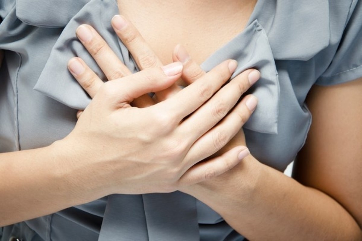 Названы самые распространенные причины болей в области груди