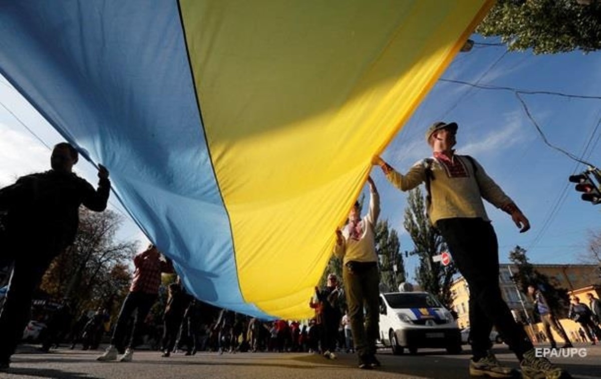 В Киеве проходит марш "Нет капитуляции". Видео