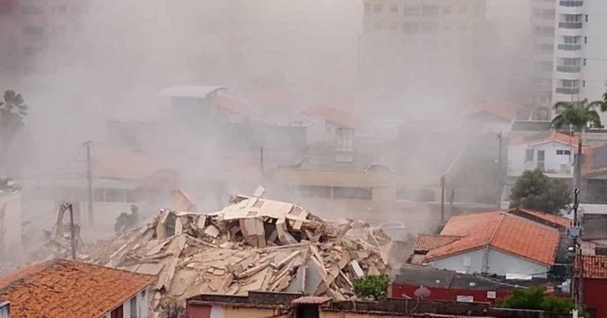 В элитном районе рухнула жилая многоэтажка: что происходило в первые минуты после ЧП
