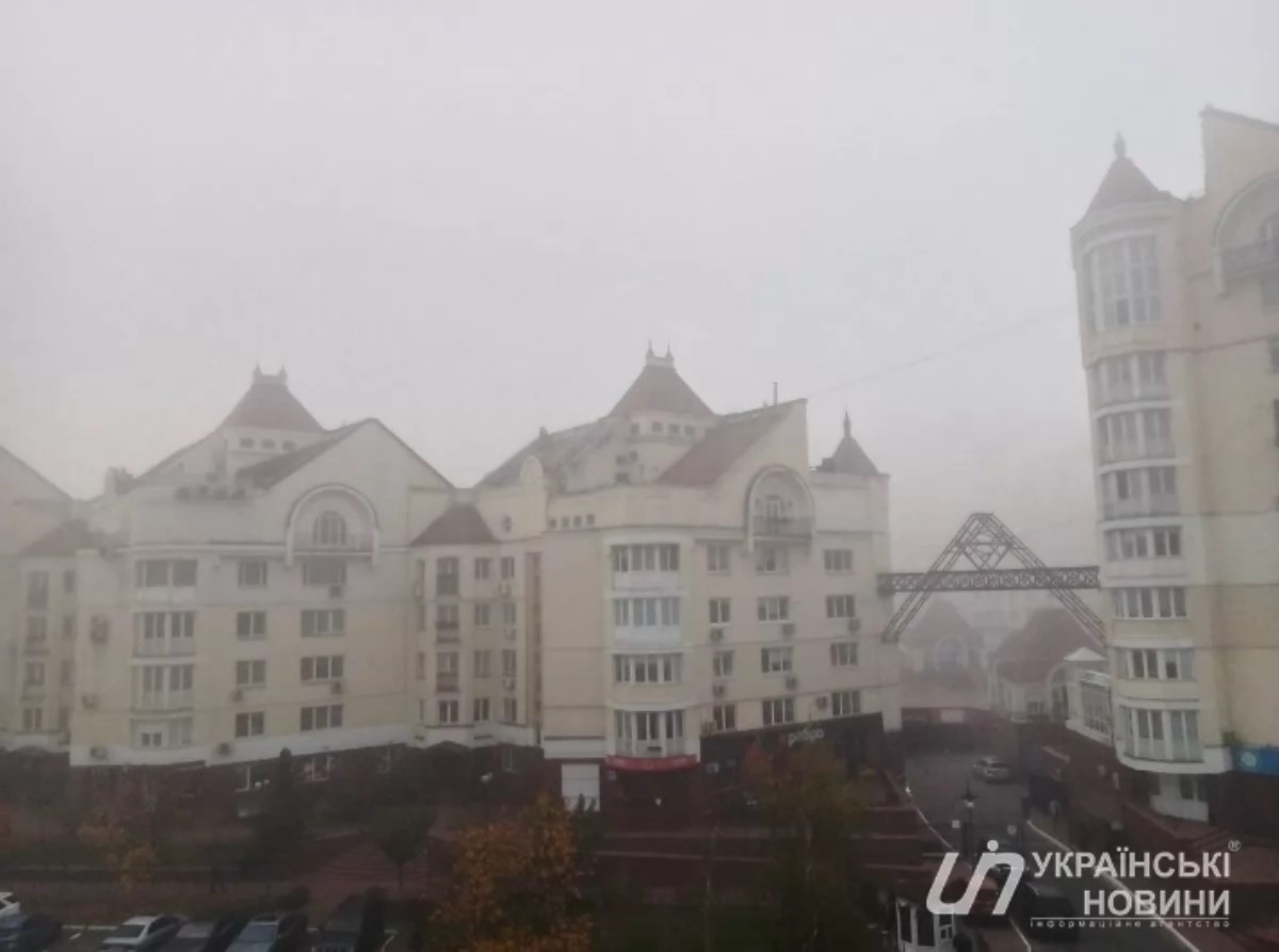 Киев накрыло плотным туманом