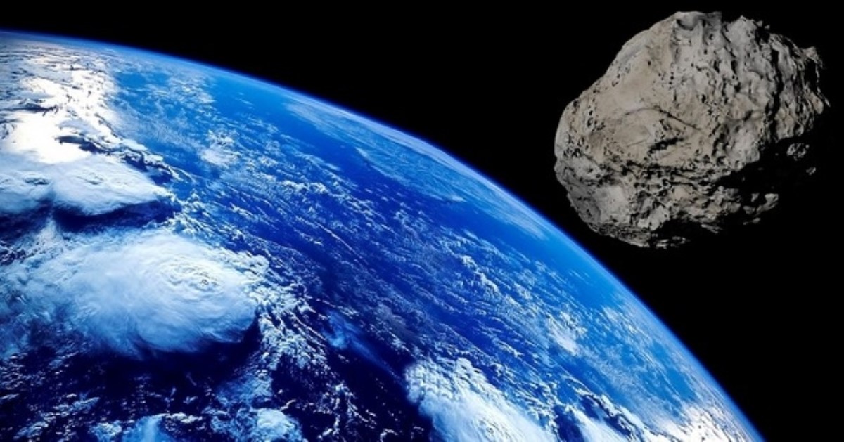 Ночью светло, как днем: падение огромного метеорита попало на видео