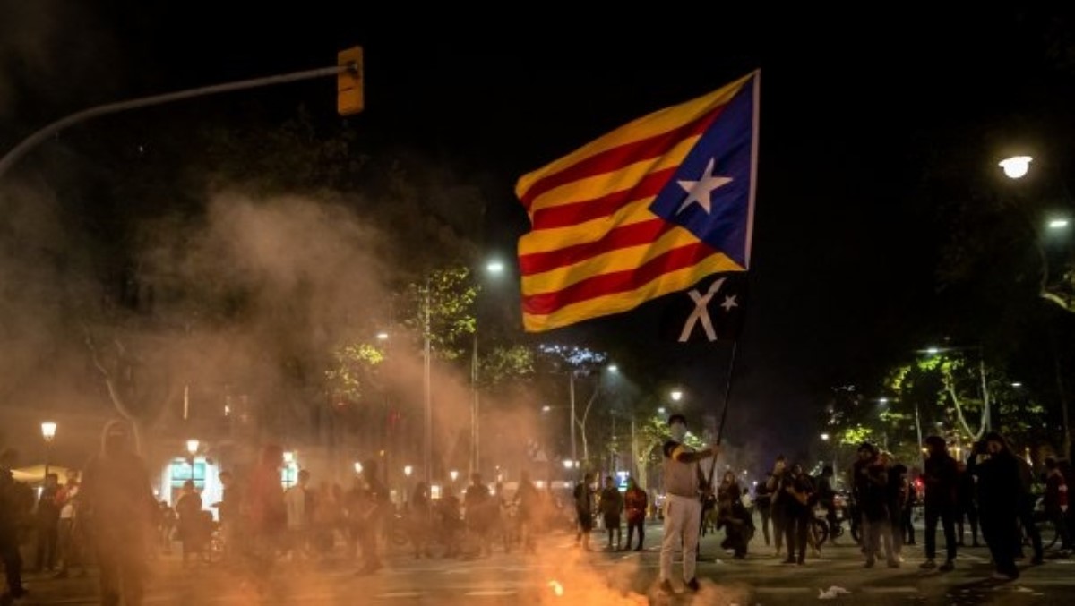 Туристов уже предупредили: на Барселону идут многотысячные колонны протестующих