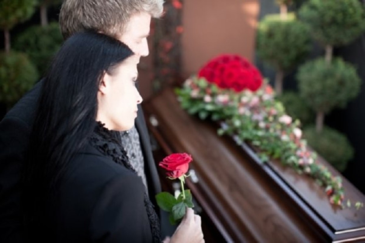 Кабмин изменил требования по похоронам в Украине