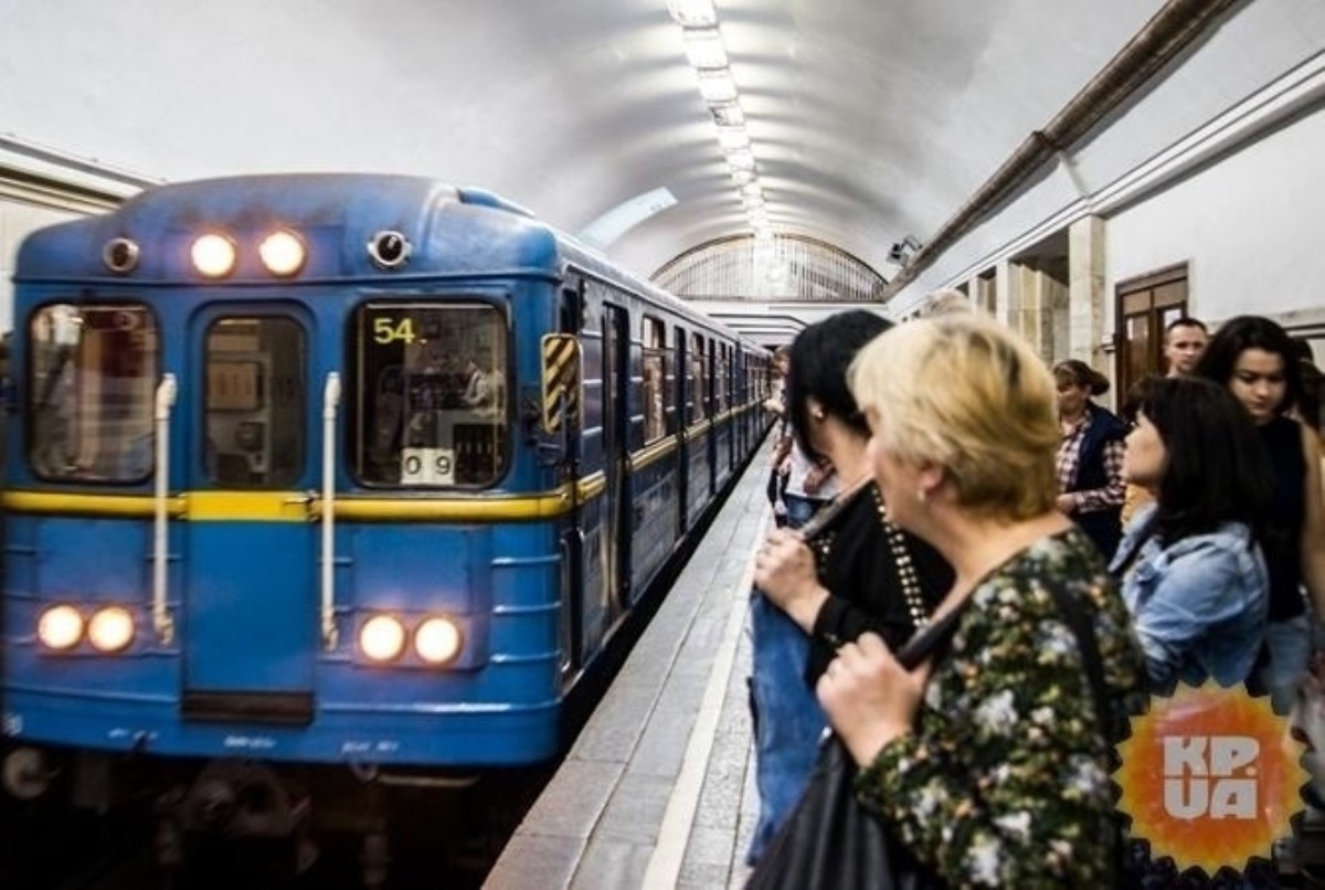 В Харькове на станции метро видели дамочку без юбки