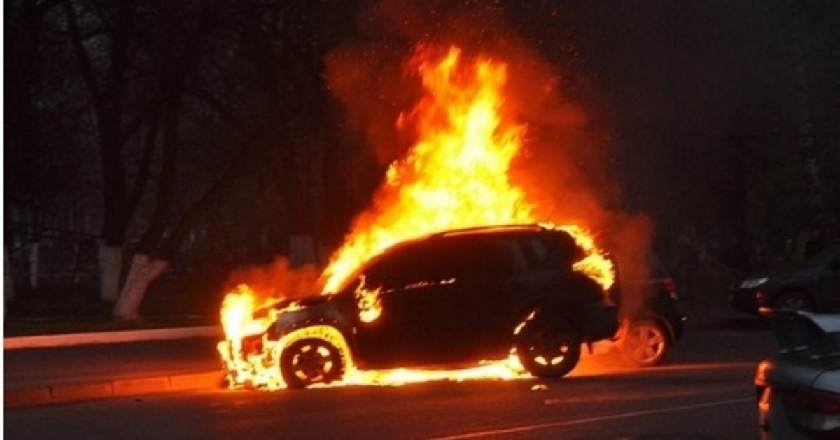 На зло жене: под Запорожьем мужчина сжег собственную машину